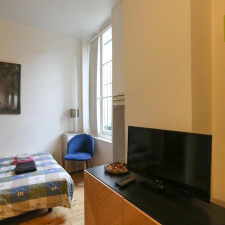 Nice And Comfortable Studio Apartment Paris Luaran gambar